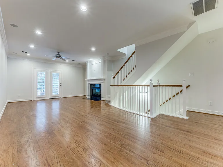 2412 Worthington St — Photo 15