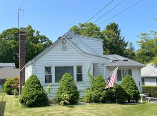 210 Johnson St, Centerport, NY 11721