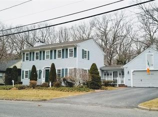51 Summit Dr, Cranston, RI 02920