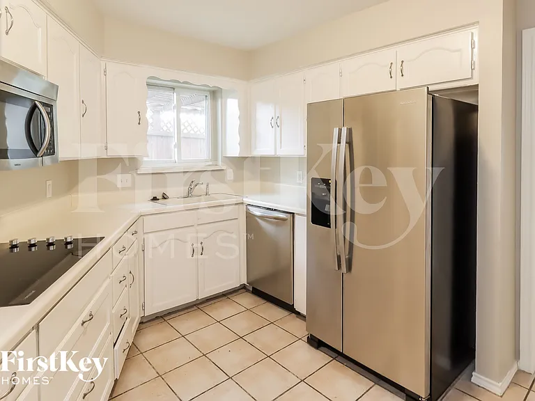 1105 Carrington Ct — Photo 5