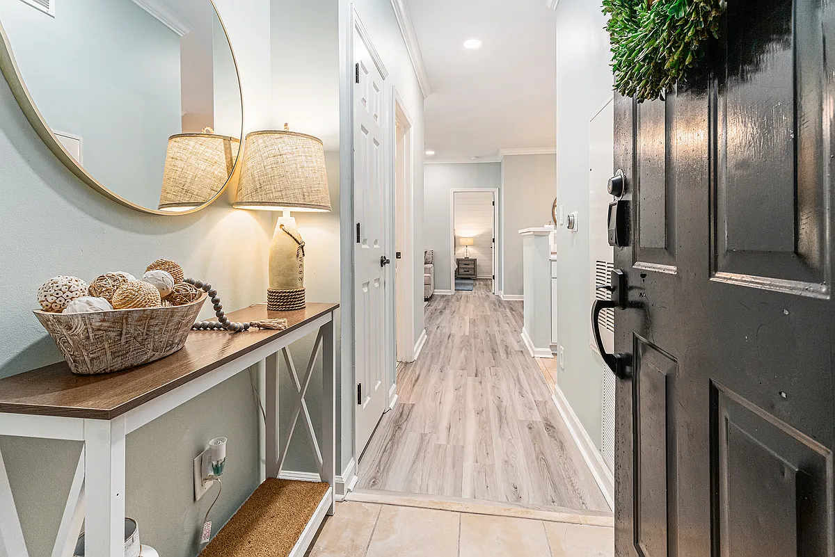 Entry foyer - 1600 Long Grove Dr #115