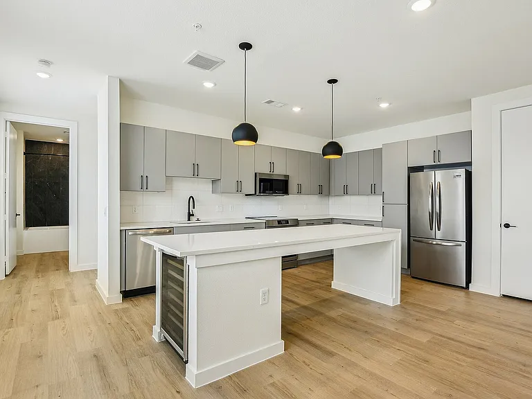 12-web-or-mls-1811 N St Mary39_s St APT 1322-2504-006
