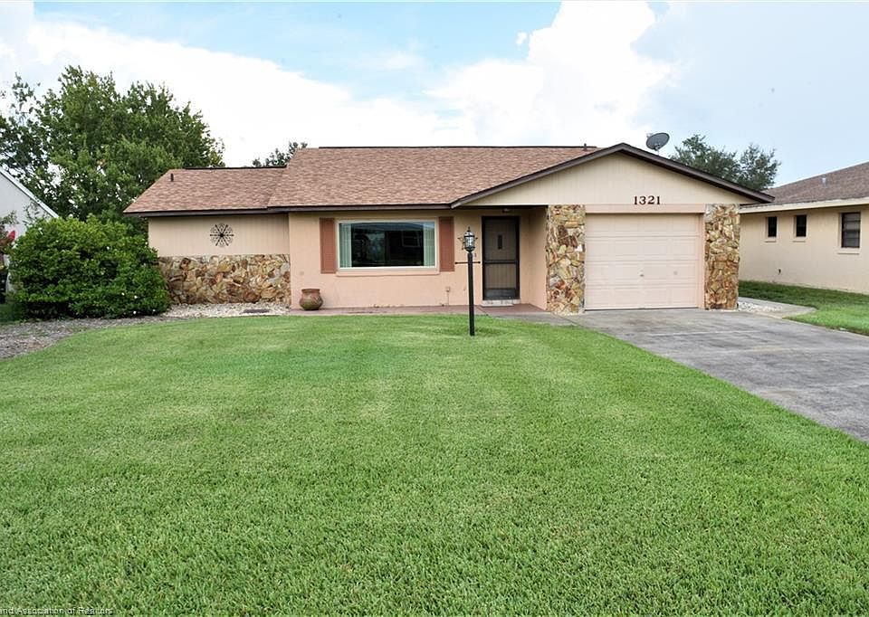 1st image of 1321 Killarney Dr