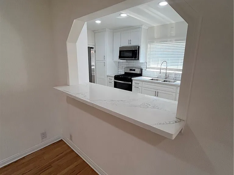 9441 Beverly St — Photo 32