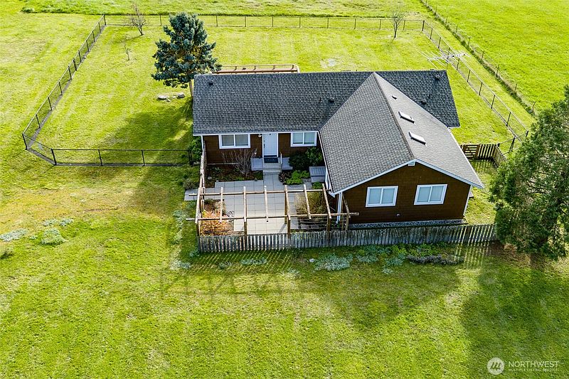 2nd image of 549 Davis Bay Road