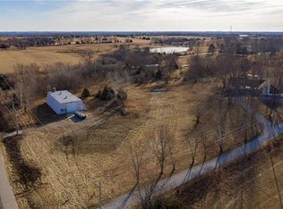 32015 W 95th St, De Soto, KS 66018