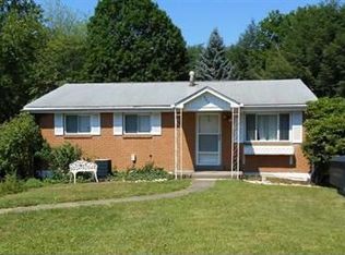 544 Newport Dr, Greensburg, PA 15601