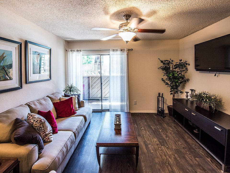 Inviting Living Room at Sandstone Apartments