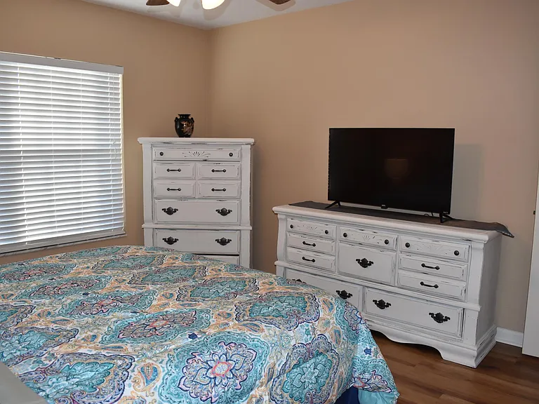 Guest bedroom