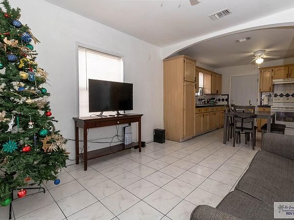 4th image of 4814 Robin Ln