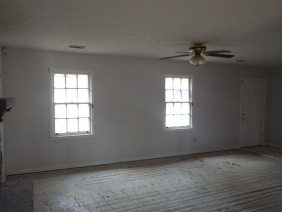 3rd image of 2961 Randolph Ct NE