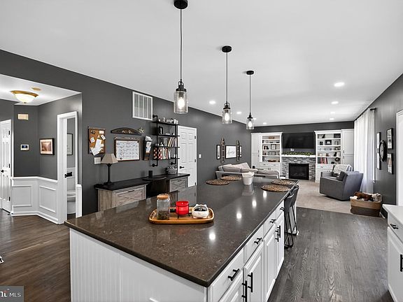5th image of 18 Cedarview Ct