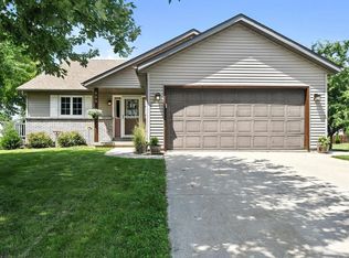 609 N Woods Edge Dr, Oregon, WI 53575