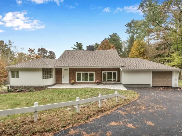 31 Lovers Ln, Greenfield, MA 01301