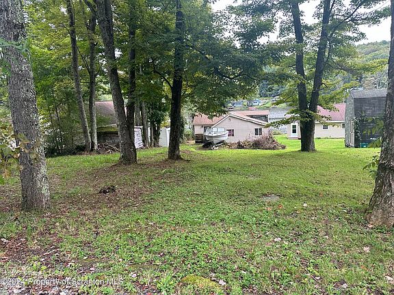 2nd image of 450 Lakeview Dr