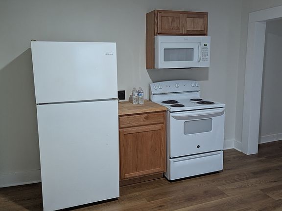2nd image of 602 Rockford St #B