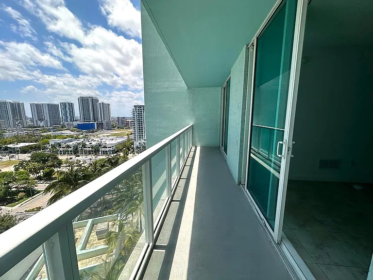 1900 N Bayshore Dr #1709 — Photo 5