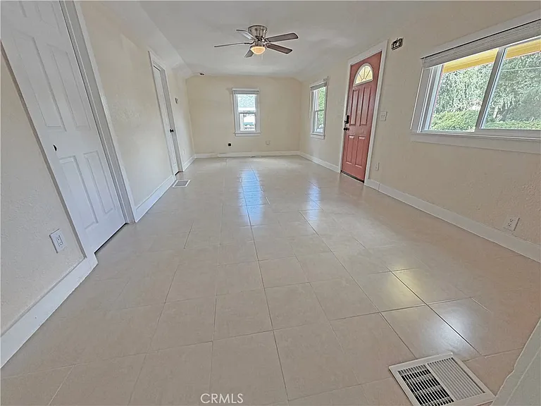 810 Pine St — Photo 3