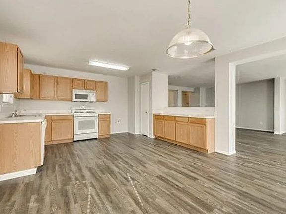4th image of 2117 Lone Pecan Dr