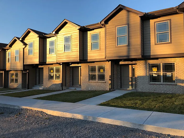 66 Bellvue Dr — Photo 3