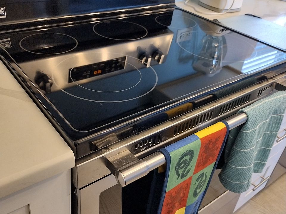 Maytag glass stove and self cleaning oven