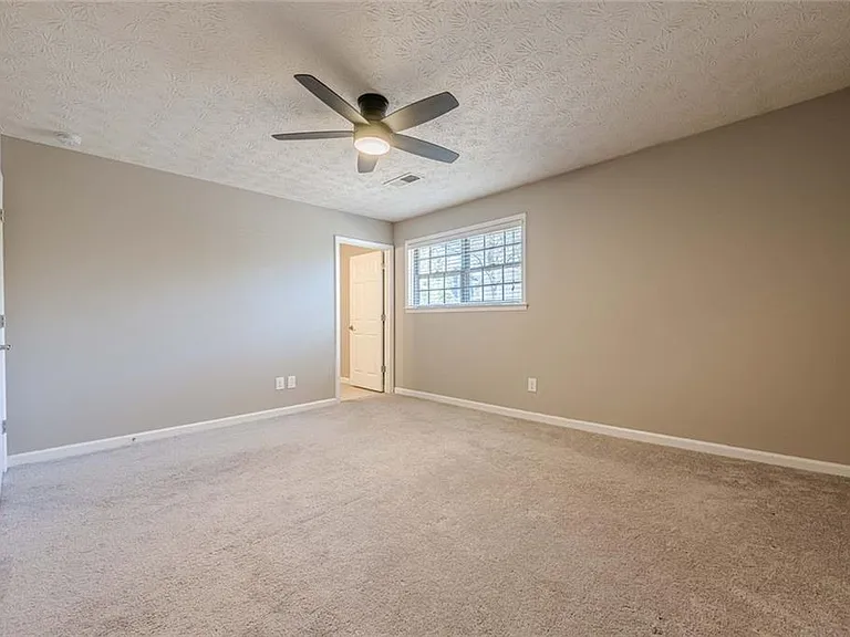 2491 Redfield Dr — Photo 17