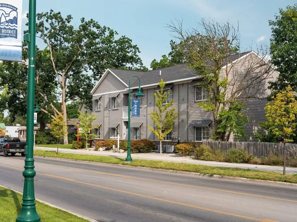 619 E 8th St #4, Traverse City, MI 49686