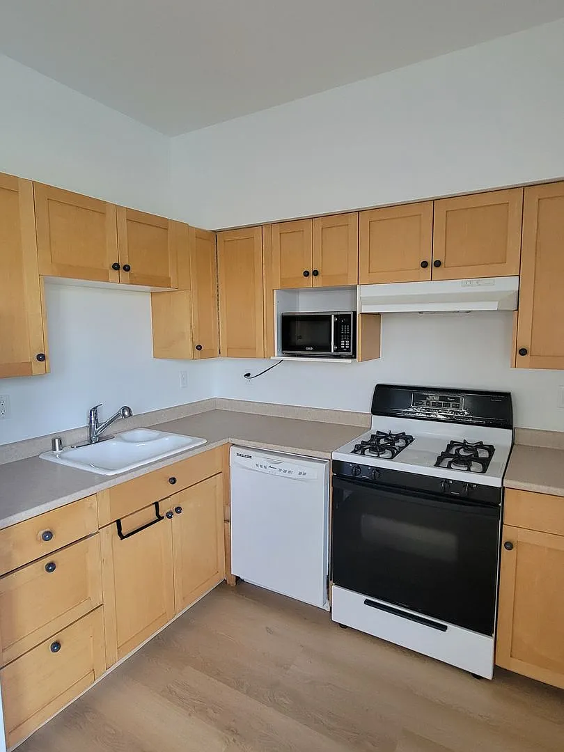 Building Photo - 4020 Byron Ave