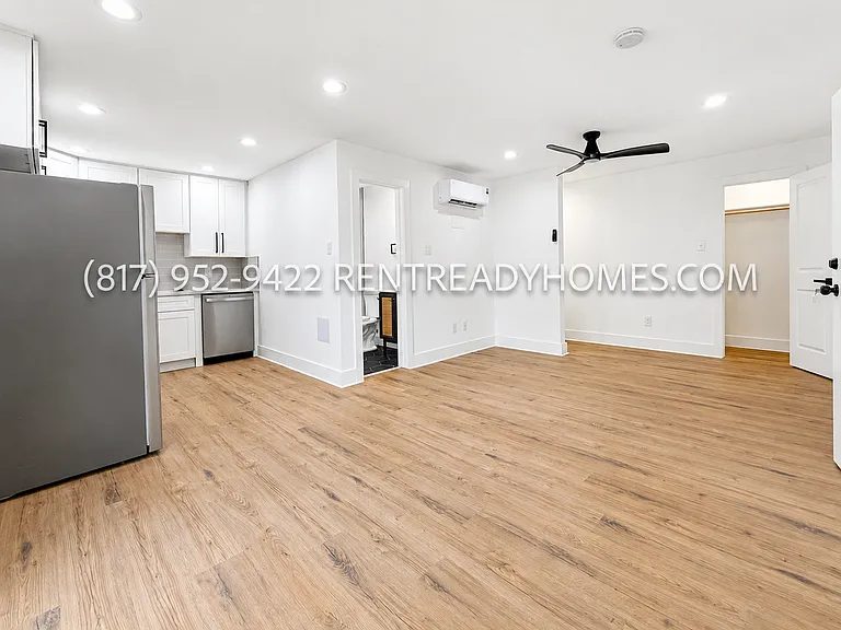 1510 W Jefferson Blvd #205 — Photo 2