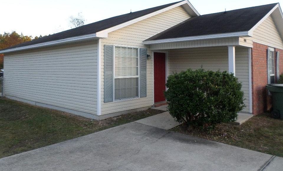 1st image of 400 Pine Crescent Way