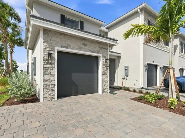 147 Lakeside Landing Ct, Royal Palm Beach, FL 33411