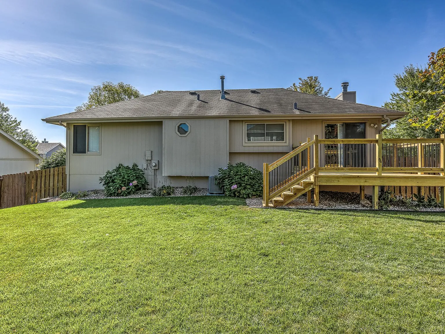 6834 Hillcrest Ln — Photo 4