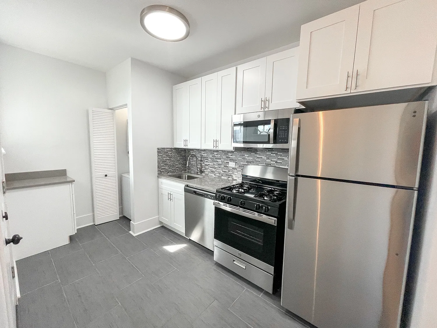 1445-47 W. Carmen Ave. — Photo 3