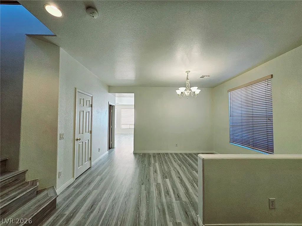 5 bed, 3.0 bath, 2631 sqft, $2,550 — Photo 3