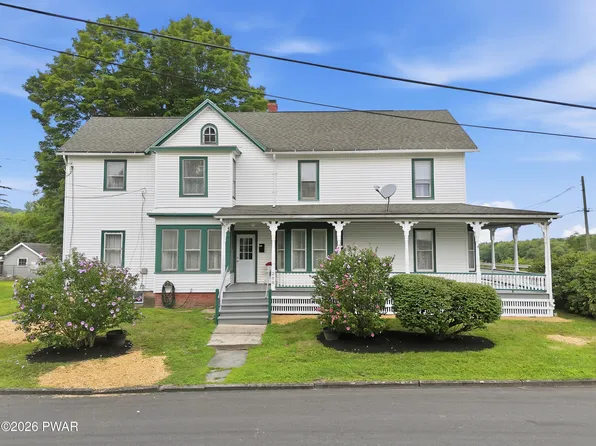 200 Delaware Dr, Matamoras, PA 18336