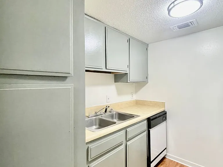 Chestnut Place Apartments — Photo 7