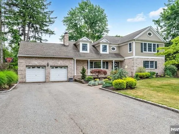 356 N Farview Ave, Paramus, NJ 07652