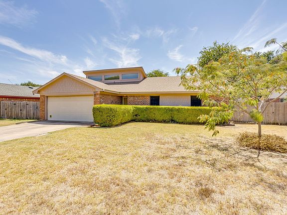 3rd image of 1417 Hall Dr