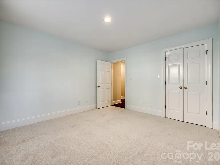 2220 Roswell Ave — Photo 15