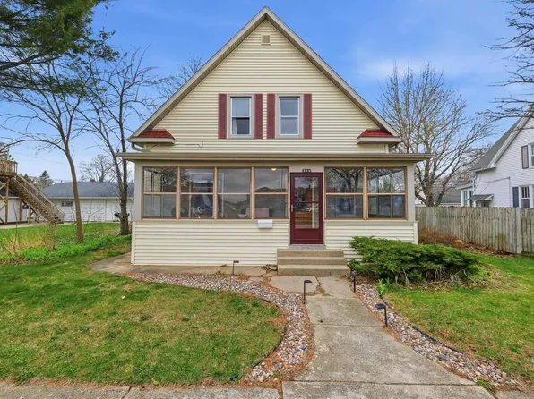 813 John Adams St, Sauk City, WI 53583