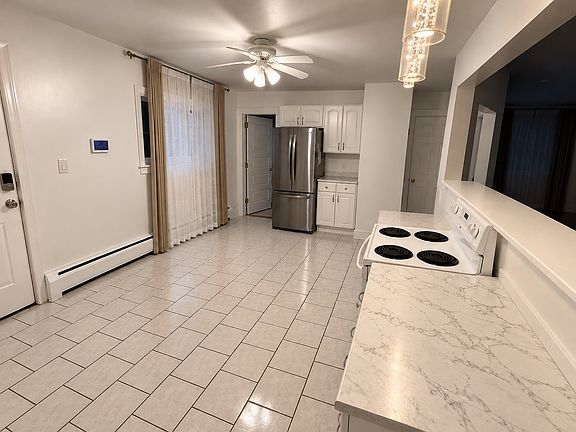 2nd image of 103 New St #103