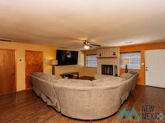 4th image of 1124 N Spring St