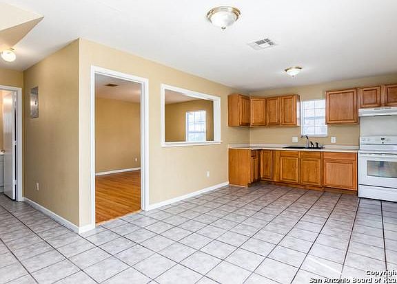 5th image of 7641 Windsor Oaks