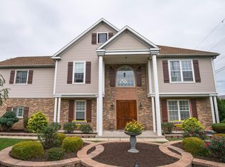 631 1/2 W Orange St, Lititz, PA 17543