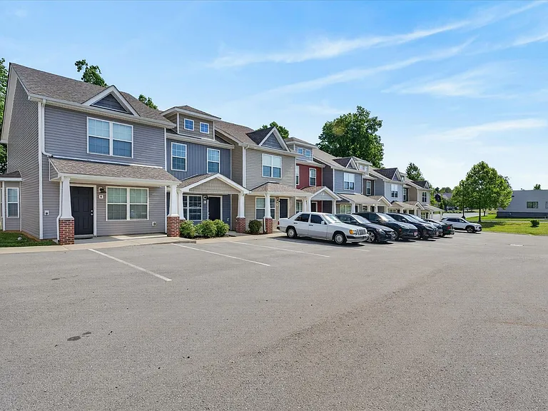 645 Stowe Ct #L — Photo 2