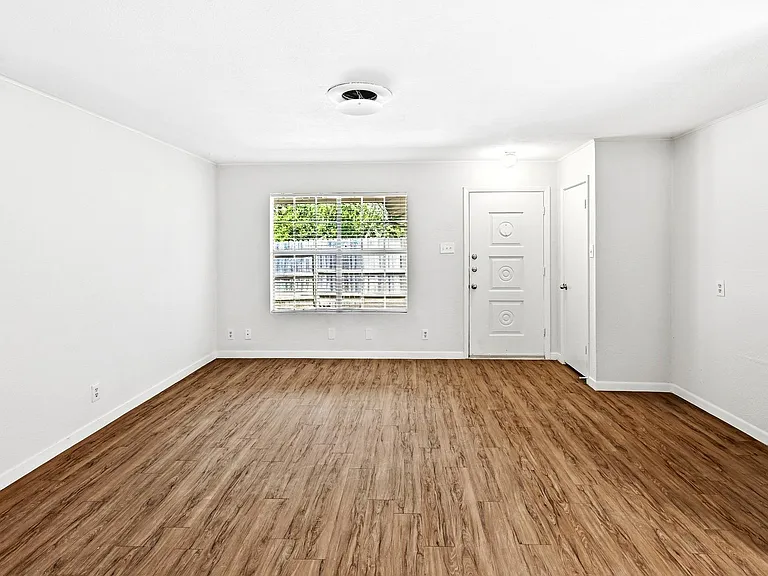 8204 Exmoor Dr #B — Photo 10