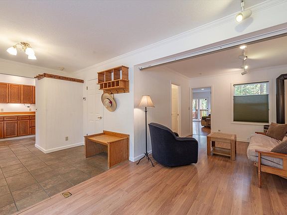 4th image of 310 Jackpine St