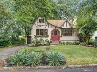 35 Burnet Hill Rd, Livingston, NJ 07039