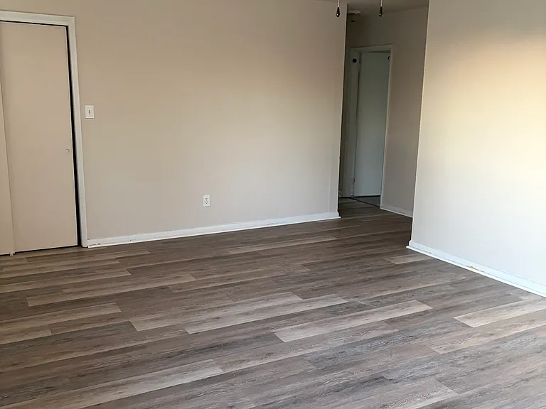 2516 N Dupont Pkwy — Photo 8