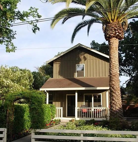 Charming "French Cottage"